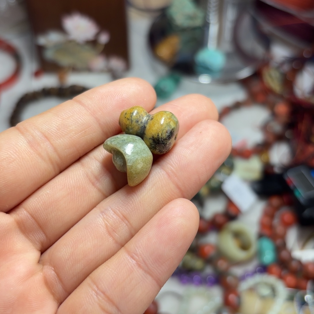 岫岩河磨玉（透闪石质玉）颈饰未镶嵌