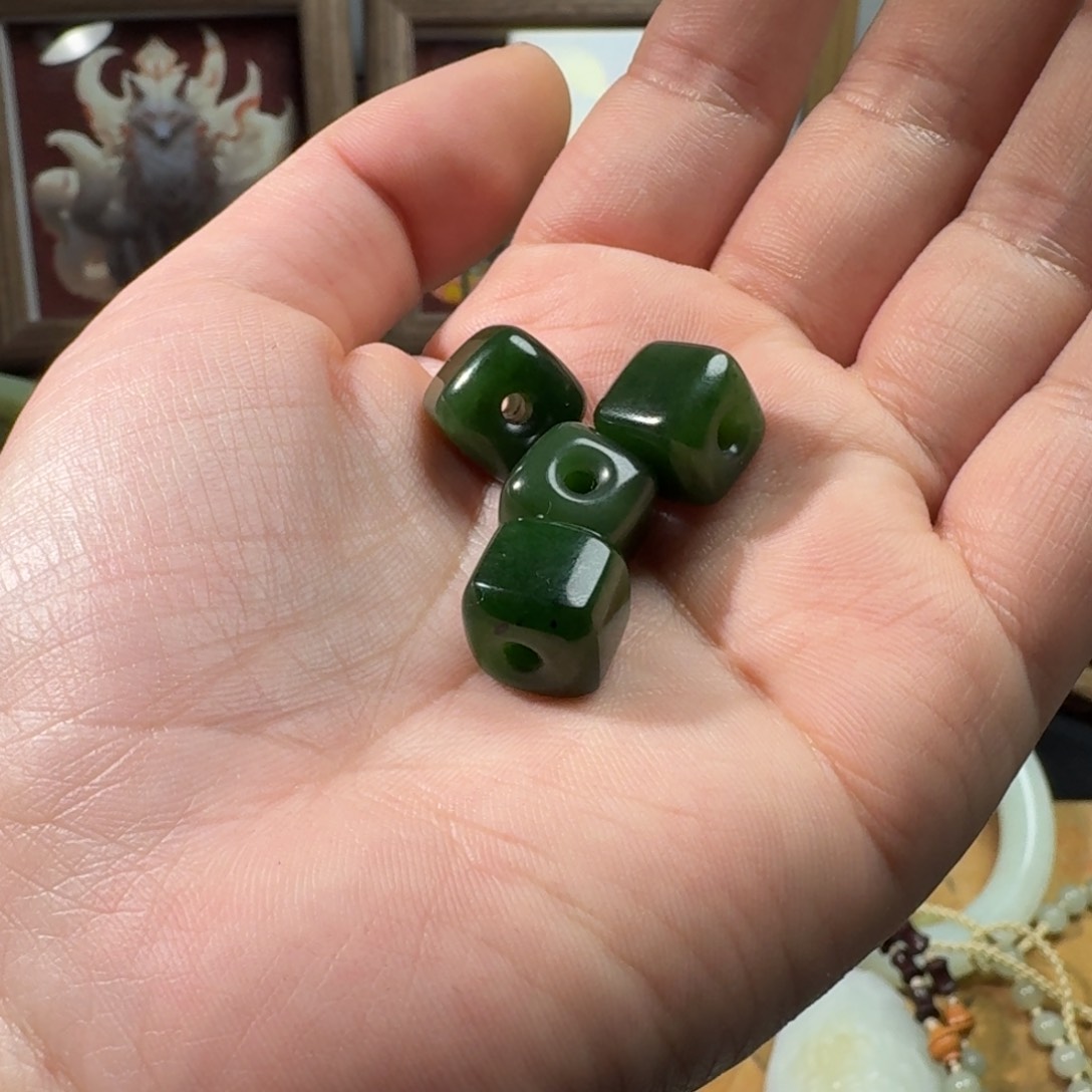 和田玉珠子未镶嵌太****师