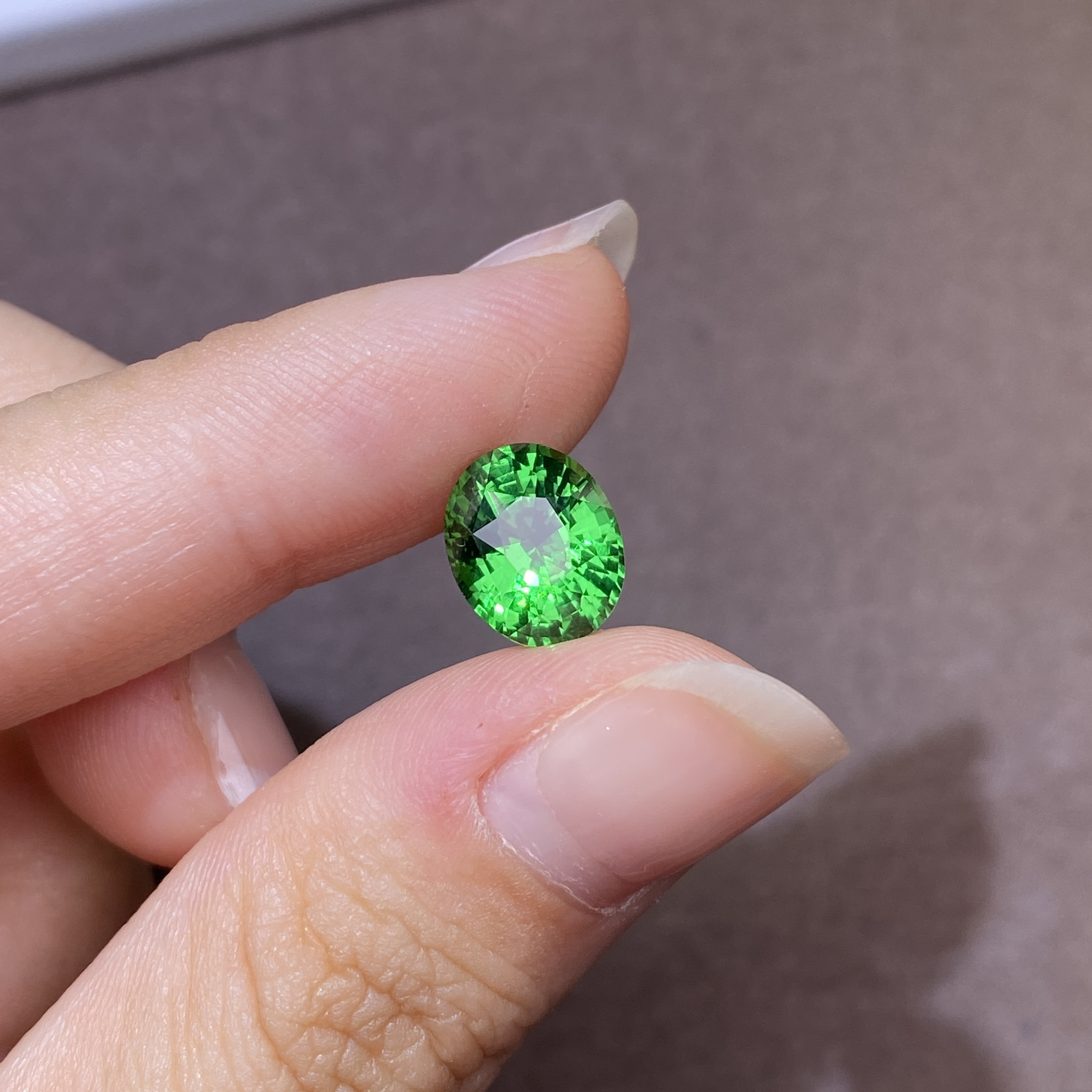 24L035 沙弗莱石榴石（KijaniGreen，V-B） 3.19克拉