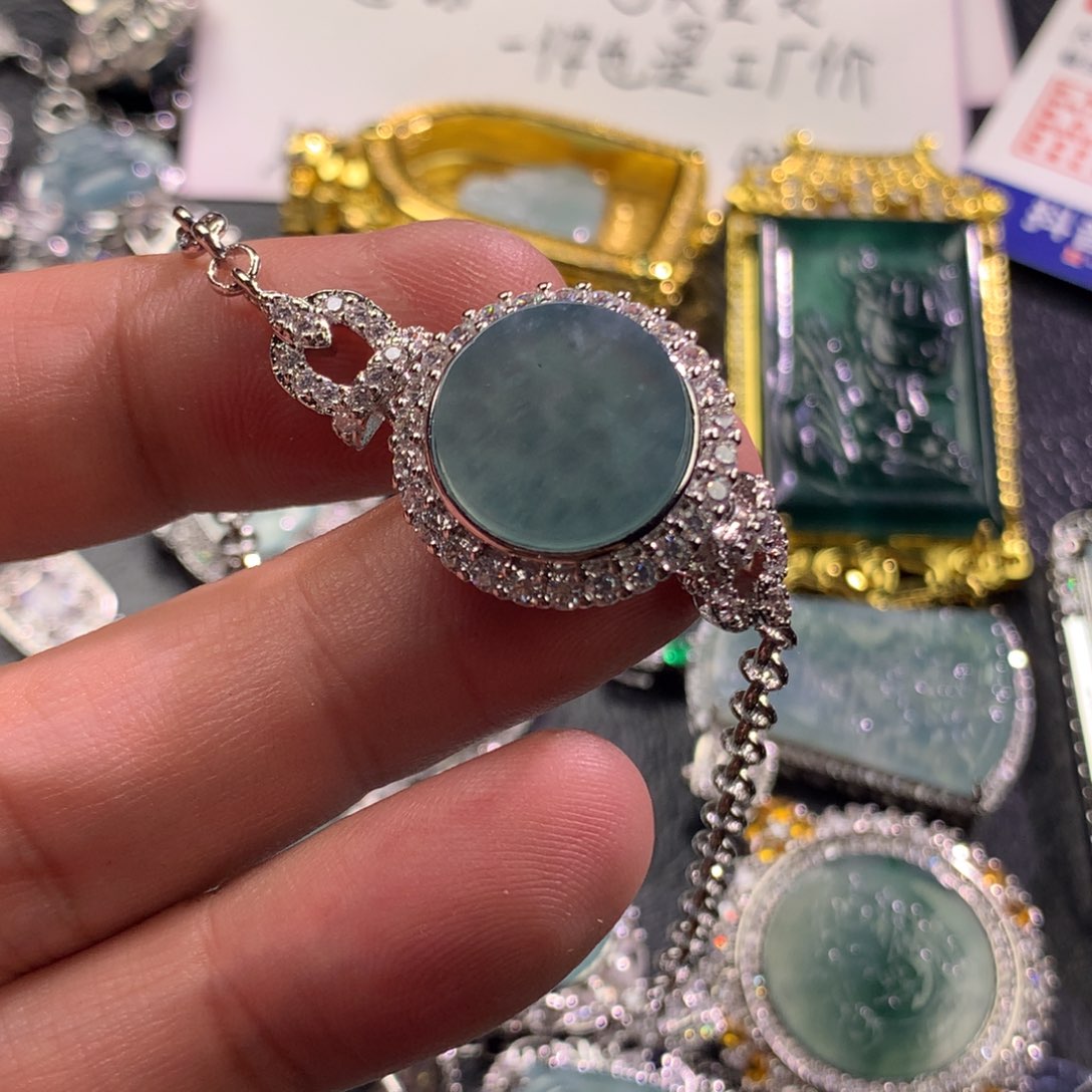 翡翠未镶嵌颈饰无事牌手链