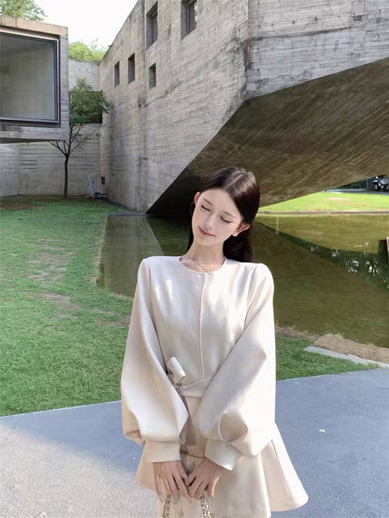 Yuanzhan/媛站短款千金风纯色灯笼袖圆领女风衣宽松