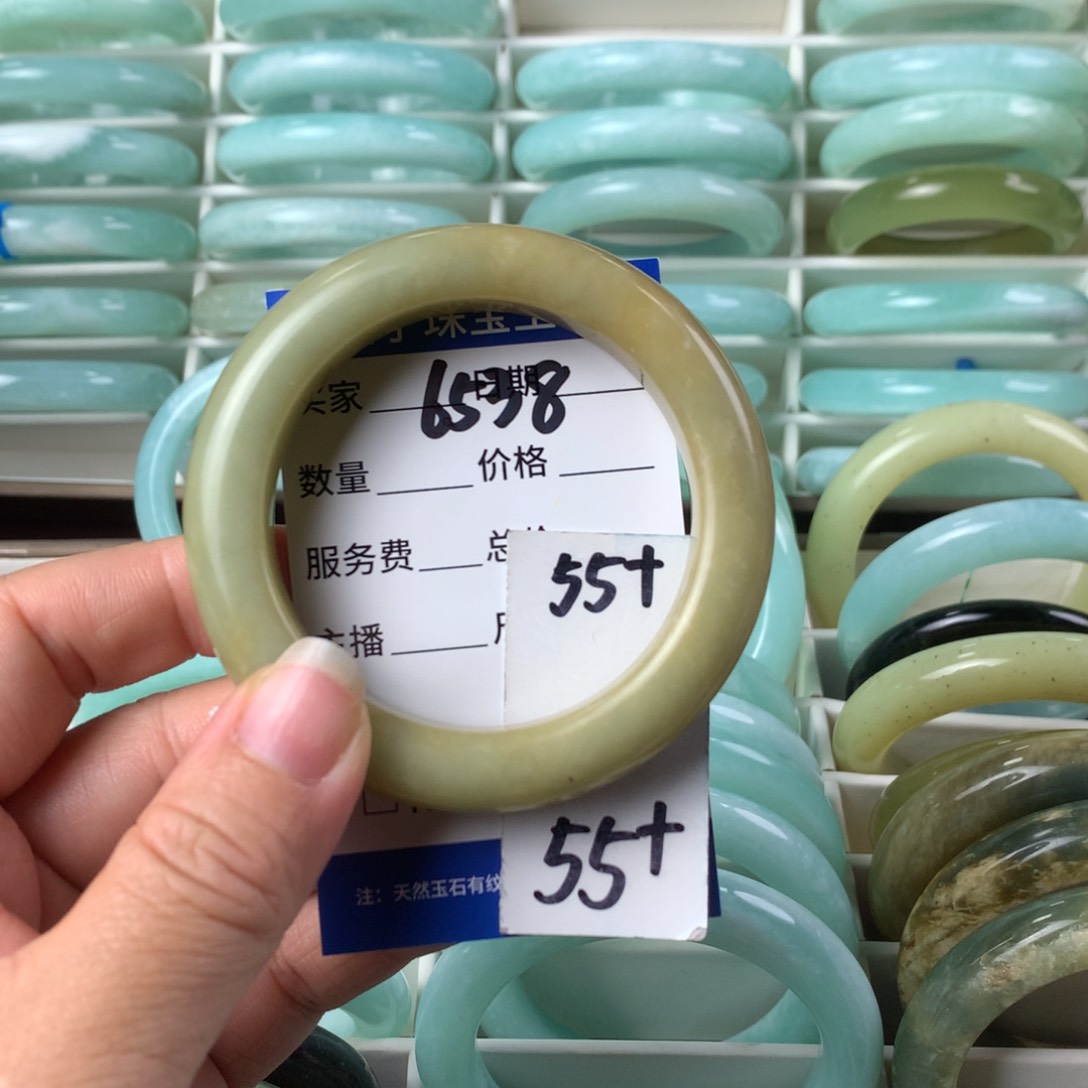 蛇纹石玉手镯未镶嵌6538