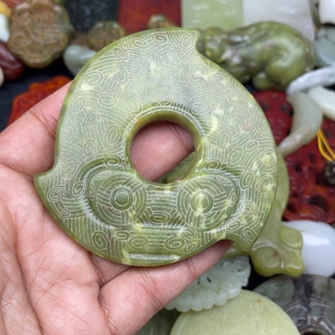 蛇纹石玉未镶嵌颈饰30