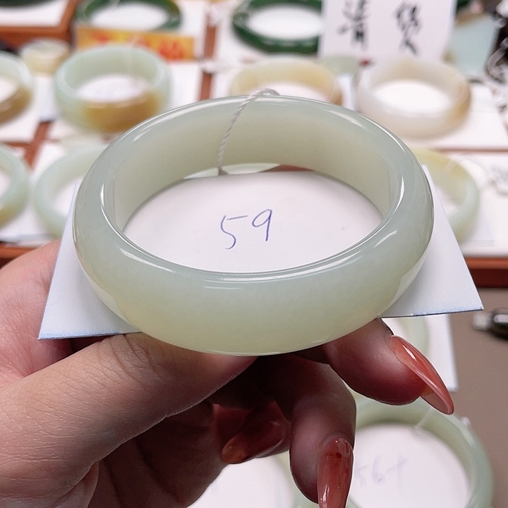 未镶嵌手镯和田玉快***子