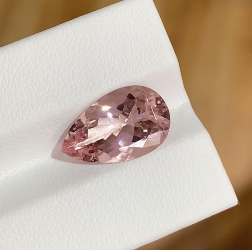 梦幻樱花粉摩根石 4.2克拉 纯正玻璃体 尺寸9.42*14.98*5.72mm