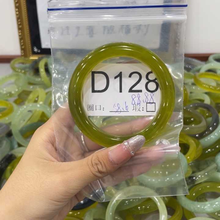 未镶嵌蛇纹石玉颈饰y****天