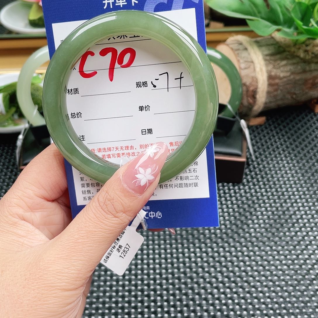 和田玉未镶嵌手镯