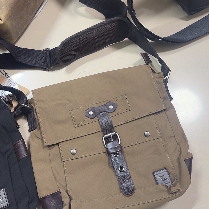 小牛皮（革）头层牛皮斜挎包