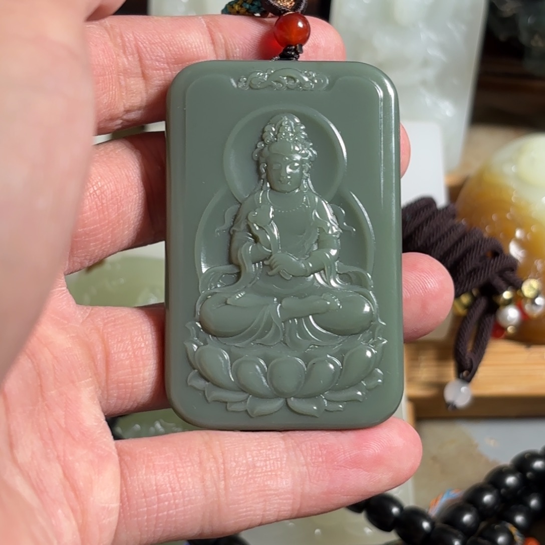 泰***若和田玉未镶嵌颈饰