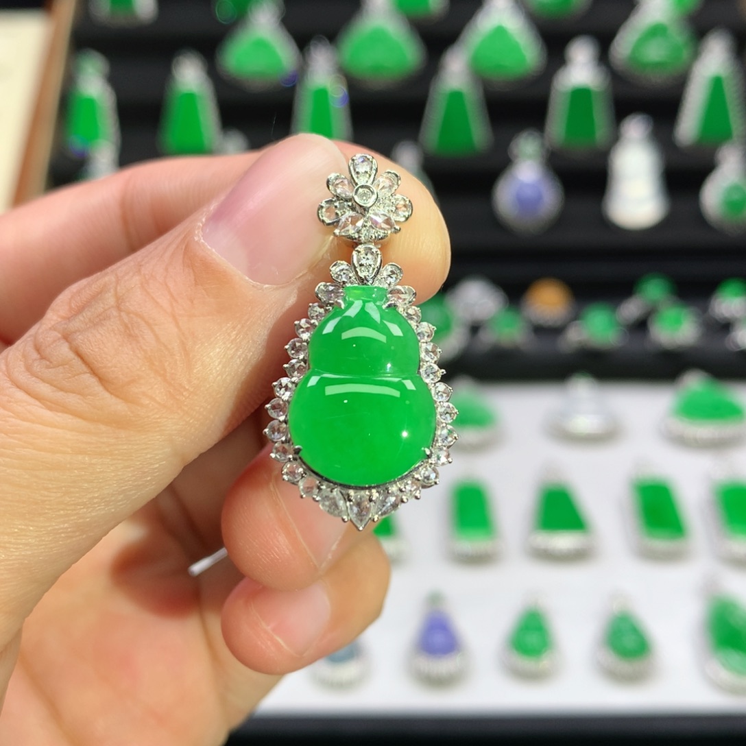 翡翠吊坠(不含链)18K金镶嵌