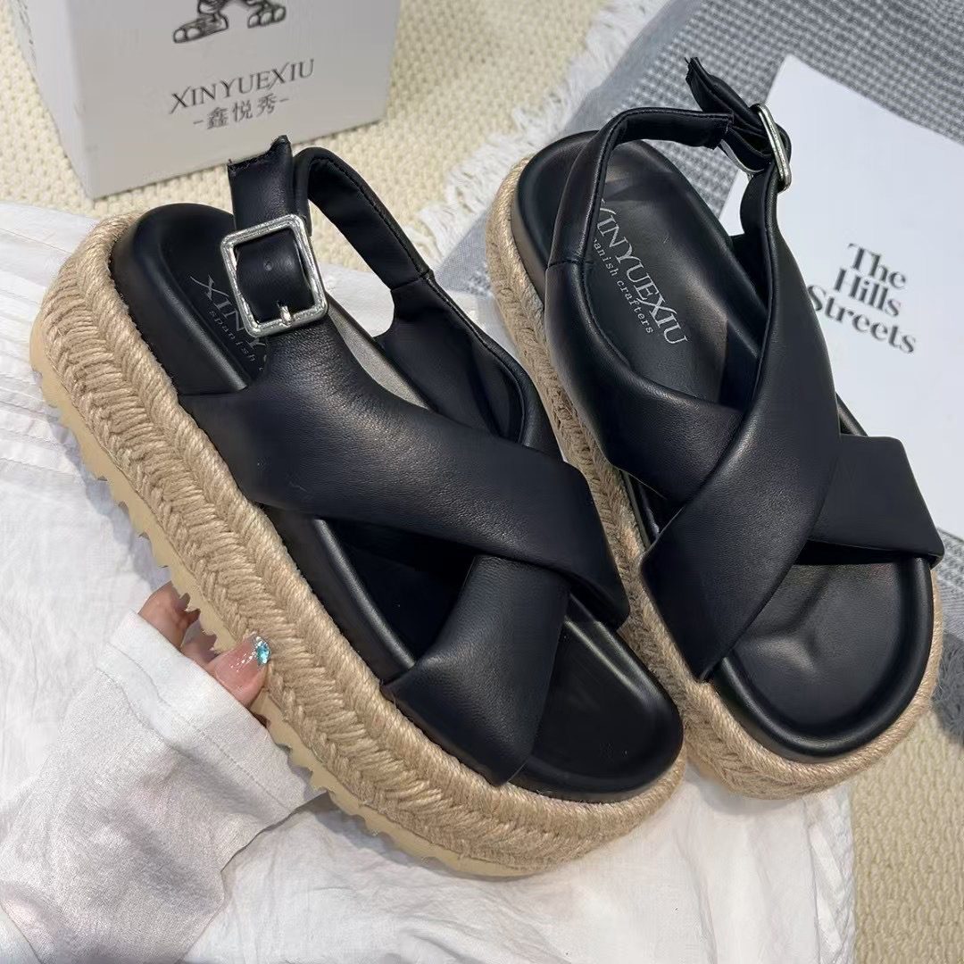 胶粘纯色一字式扣带编织罗马凉鞋露趾女鞋法式度假风