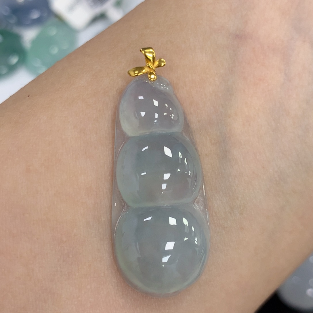 颈饰18K金镶嵌翡翠