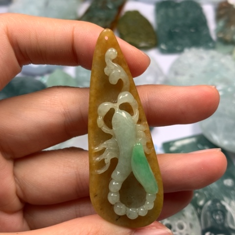 翡翠颈饰未镶嵌翡翠
