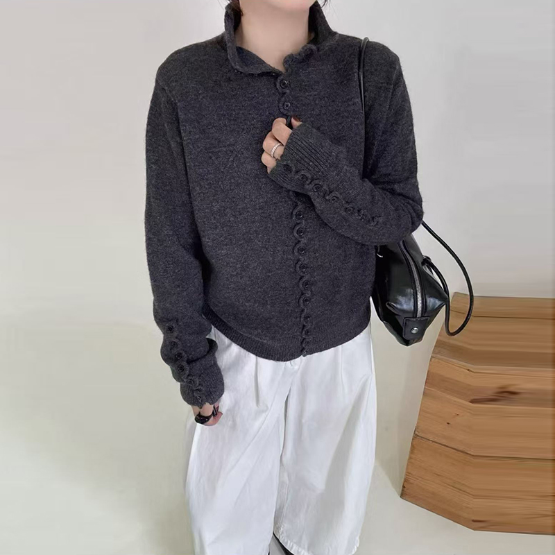 立领三角标时尚纽扣针织开衫女秋冬新款减龄软糯百搭毛衣