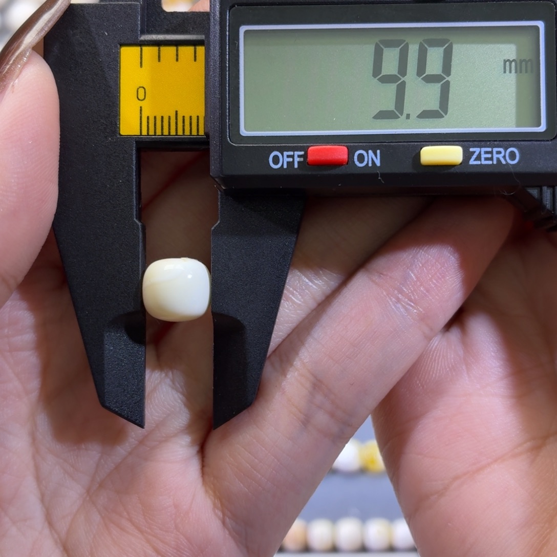 郎****琥珀未镶嵌裸石天然蜜蜡