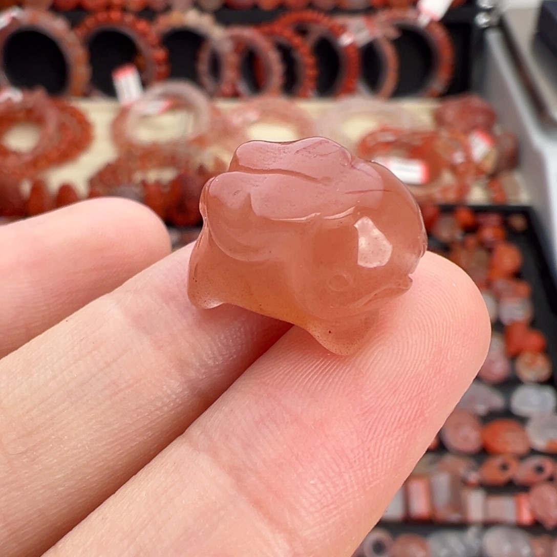 南红玛瑙未镶嵌颈饰飞天兔