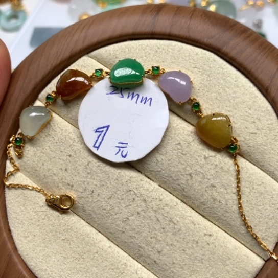 翡翠颈饰18K金镶嵌翡翠