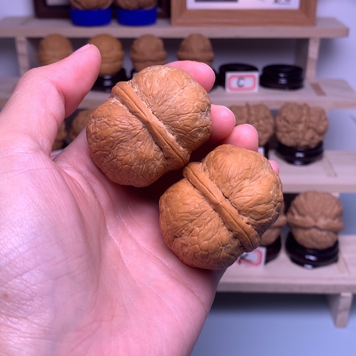 忠***业把件文玩核桃84金蟒萌萌包44尺