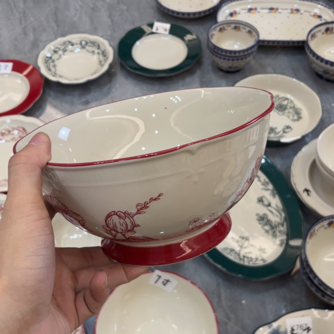 陶瓷微瑕餐具介意勿拍，满18飞！