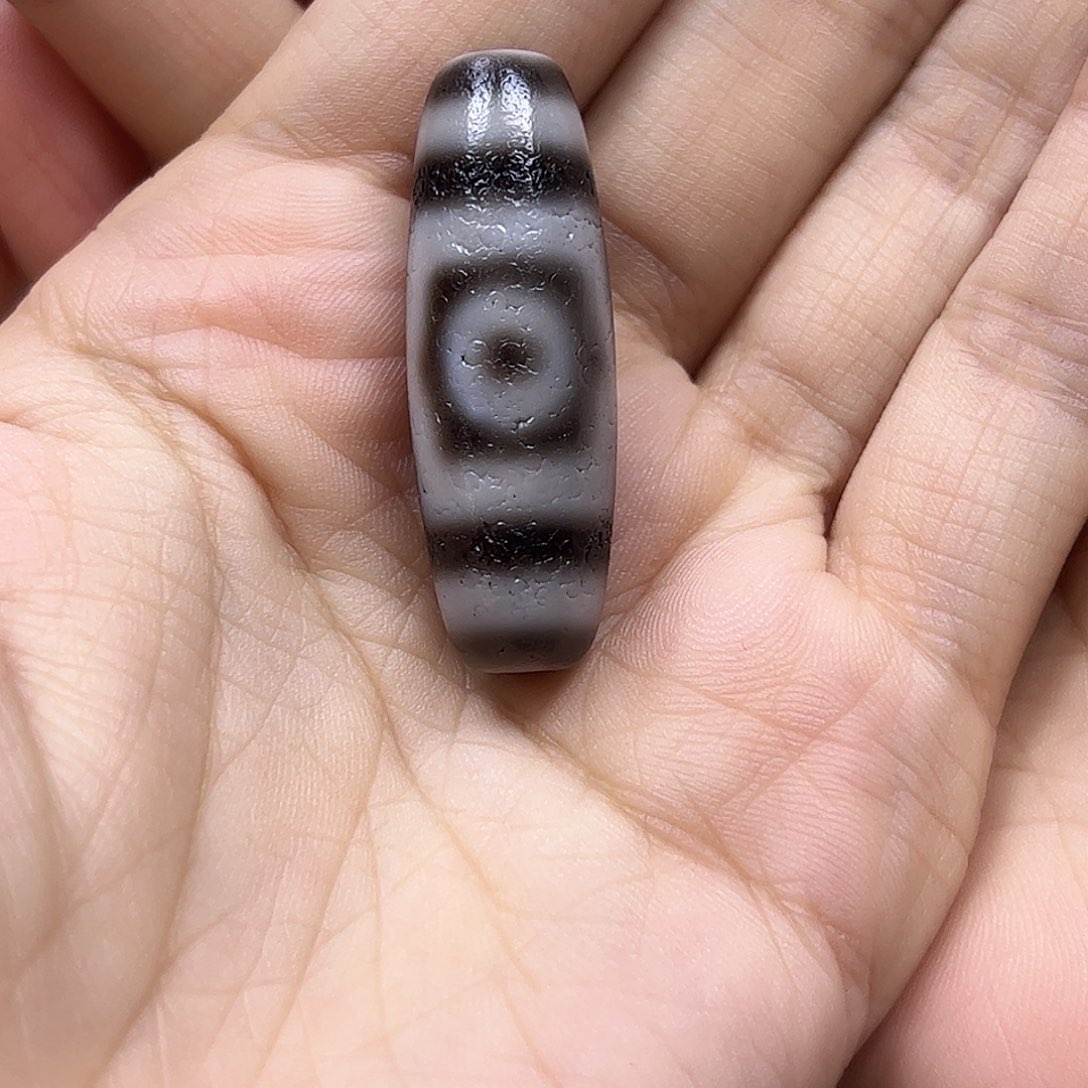 玛瑙/玉髓颈饰未镶嵌是***呀