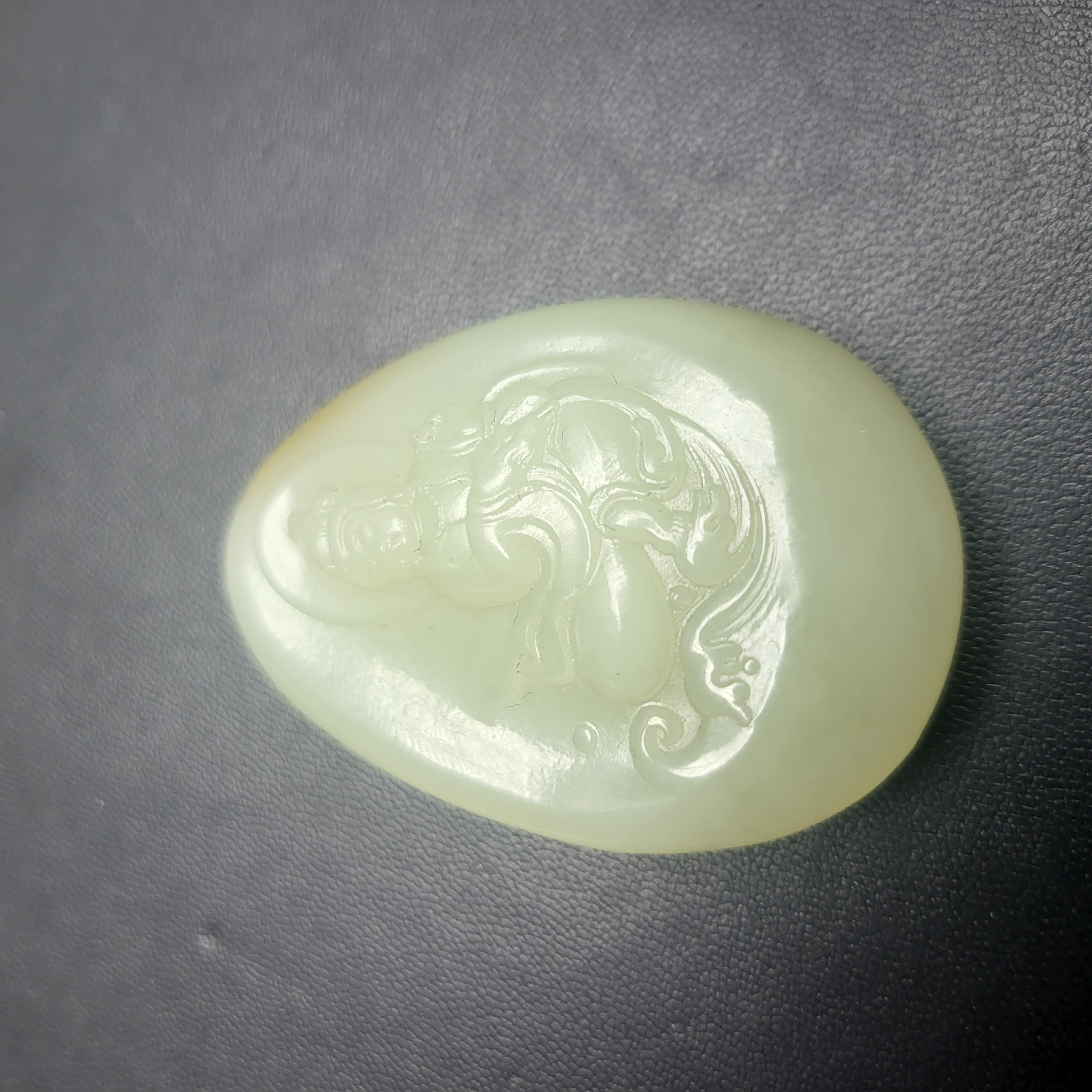 时尚精美新疆和田玉吊坠