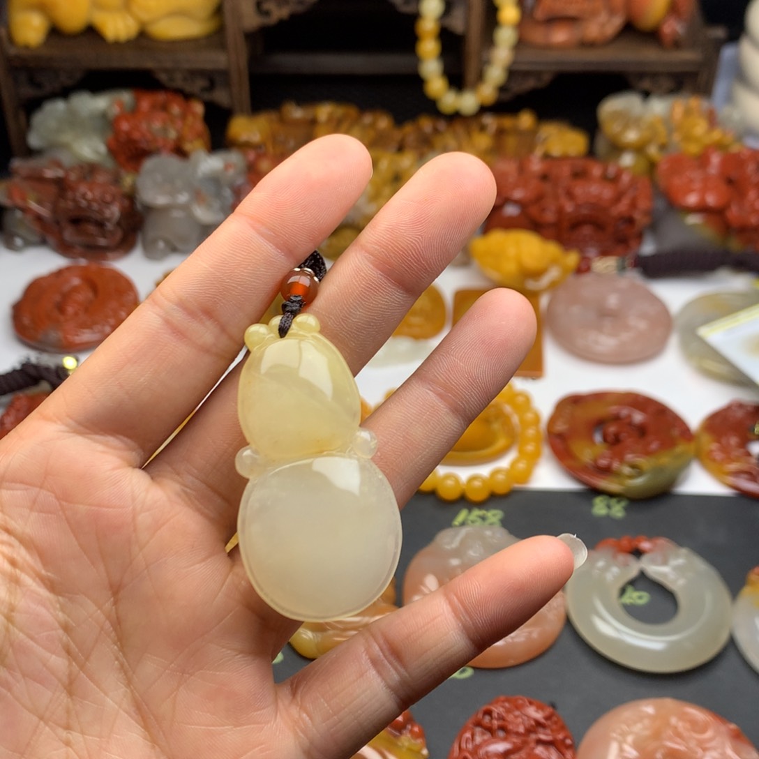 石英质玉（黄龙玉）挂件未镶嵌