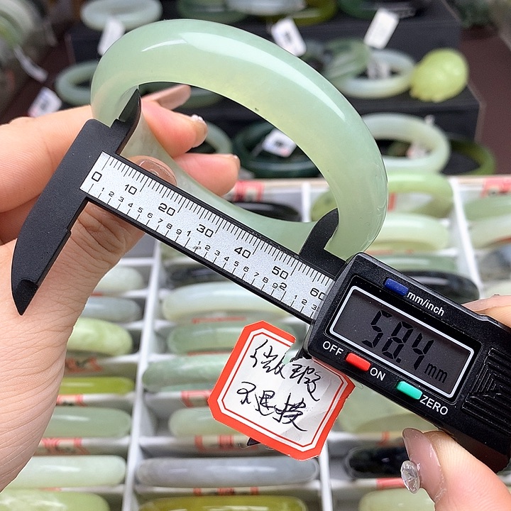 蛇纹石玉手镯未镶嵌769
