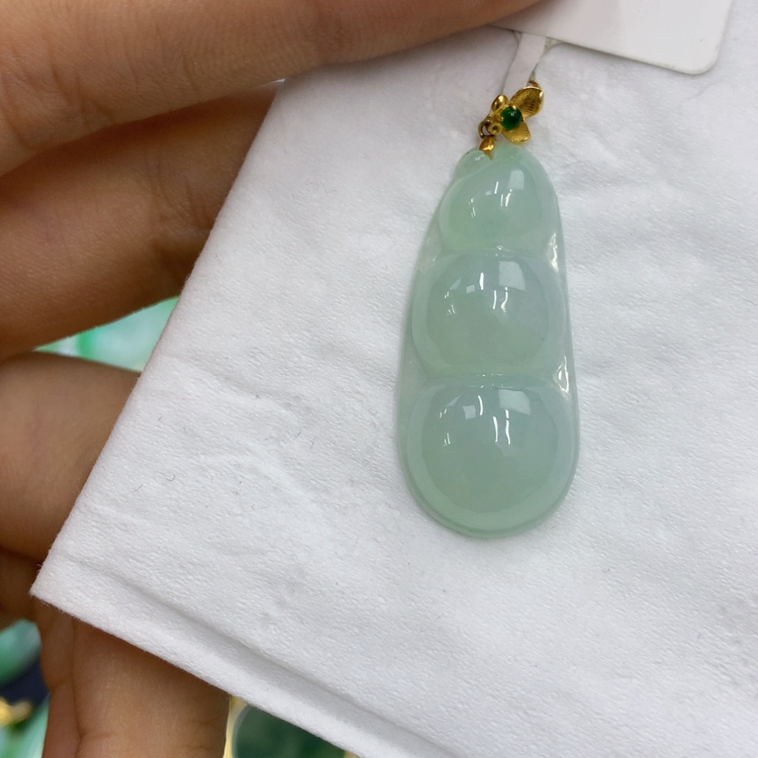 翡翠18K金镶嵌颈饰