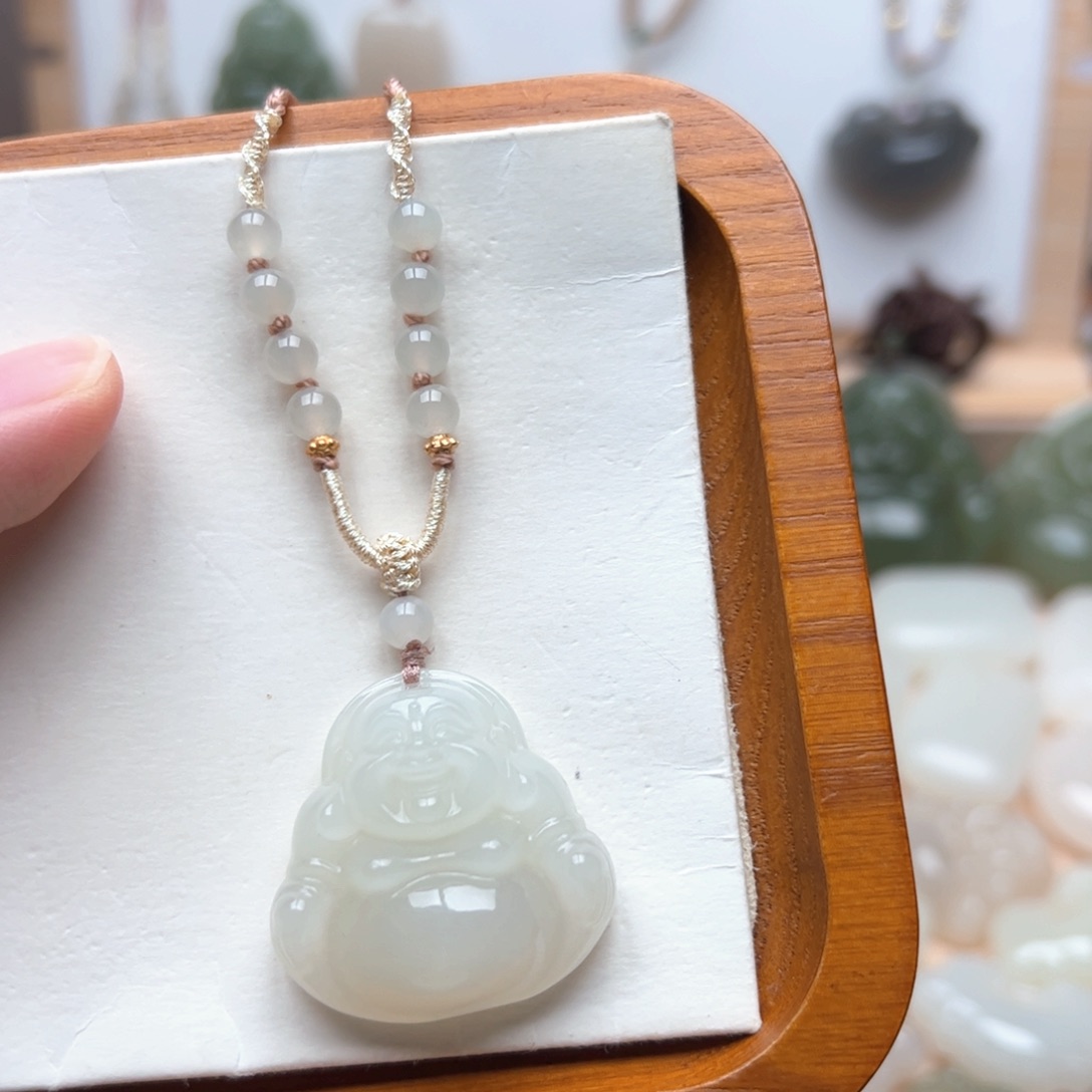 大***o和田玉未镶嵌颈饰