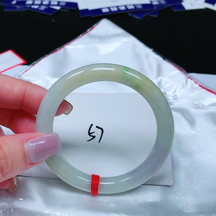 翡翠手镯（圆镯）未镶嵌