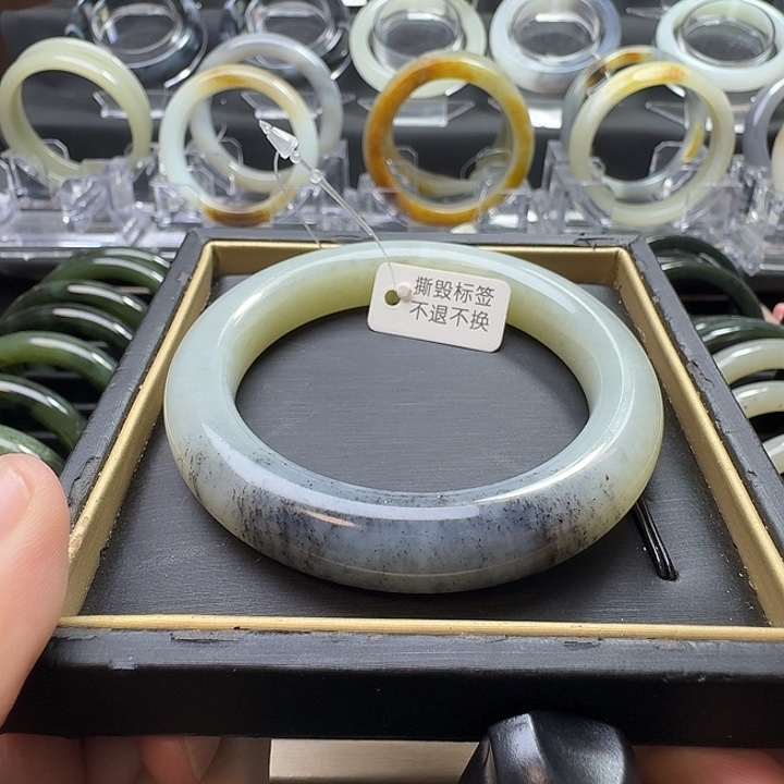 和田玉未镶嵌手镯