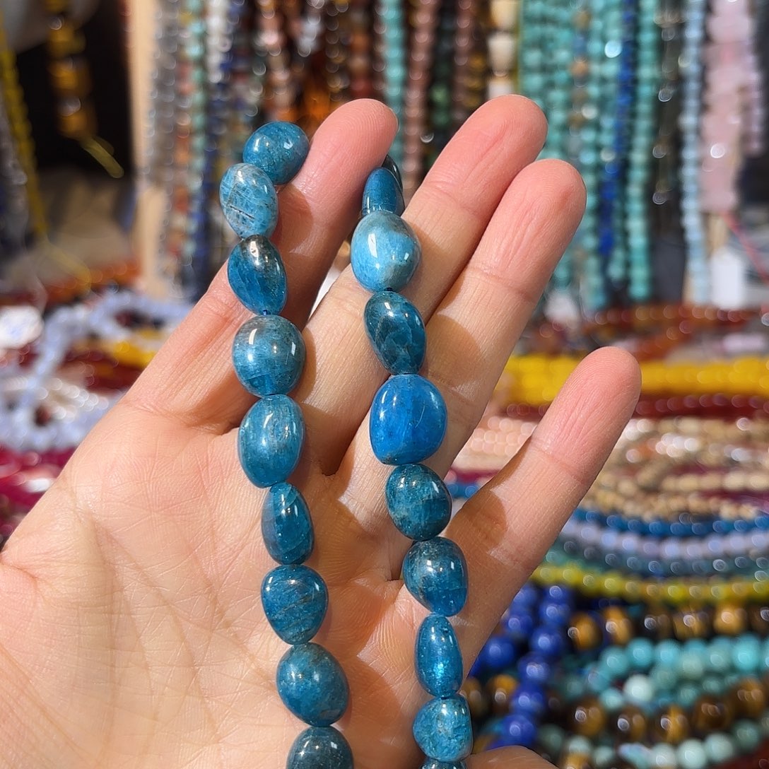 玛瑙/玉髓未镶嵌珠宝半成品磷灰石随行一条