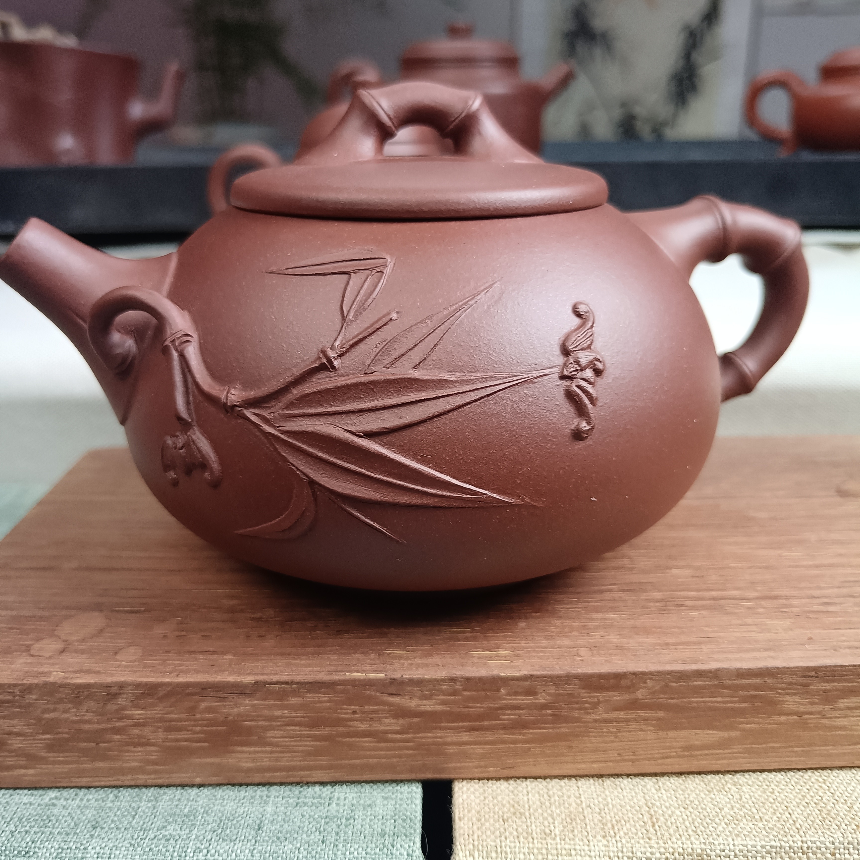 腾兴紫砂岀品，精选原矿紫砂泥料，竹福壶茶具。紫砂壶茶壶竹段
