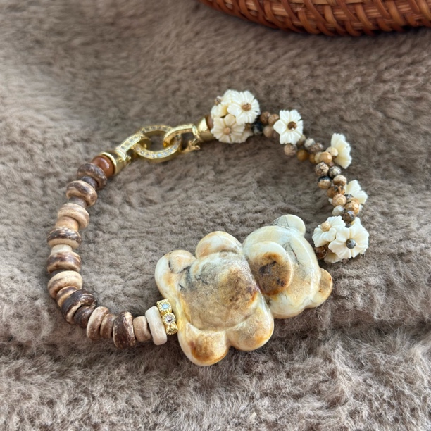 吉月蜜蜡脏脏抱抱熊椰壳花花手串