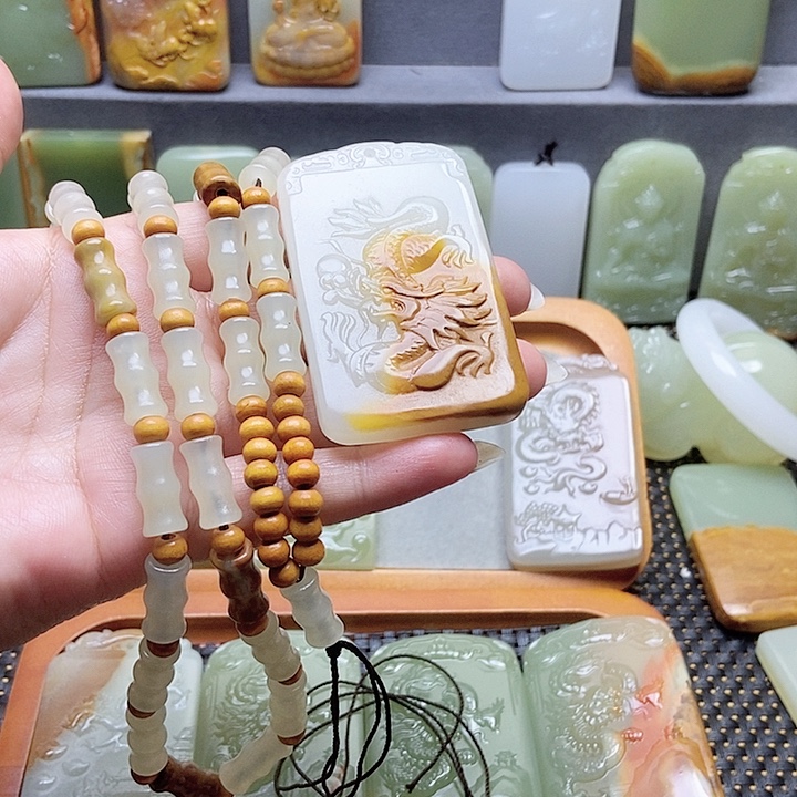 新疆昆仑山脉料龙