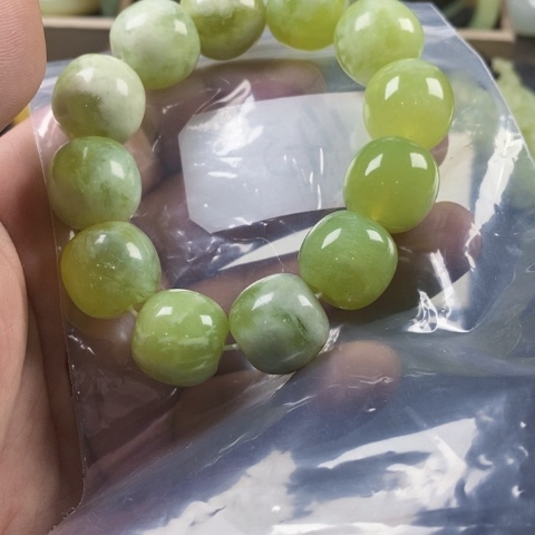 未镶嵌蛇纹石玉手链