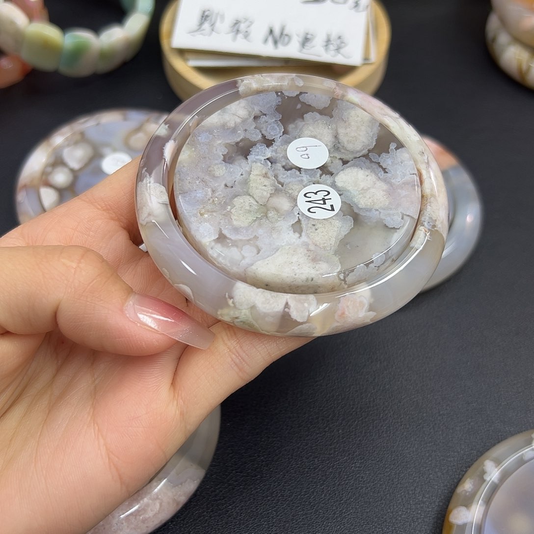 玛瑙/玉髓手镯未镶嵌招*猫60