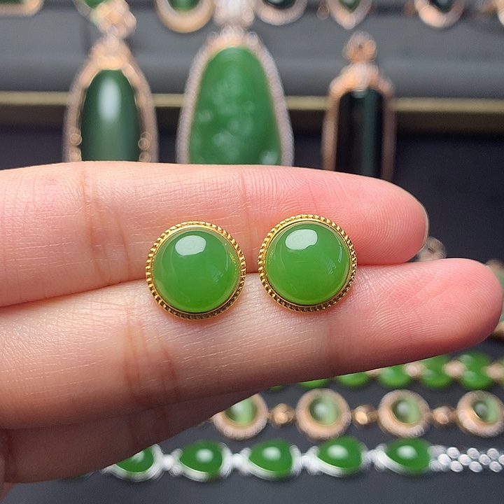 和田玉18K金镶嵌耳饰