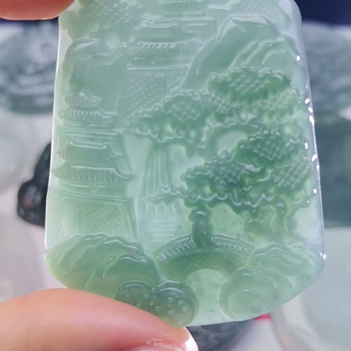 翡翠颈饰未镶嵌武****队天然的A货翡翠