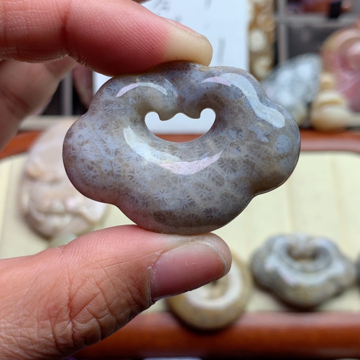 硅化珊瑚（珊瑚玉）颈饰未镶嵌