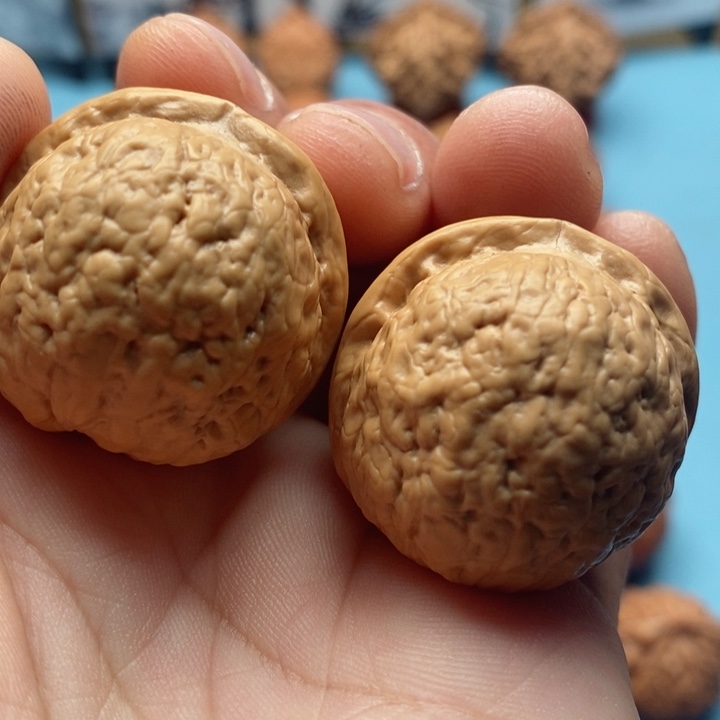 文玩核桃把件精品文玩鱼籽纹1对