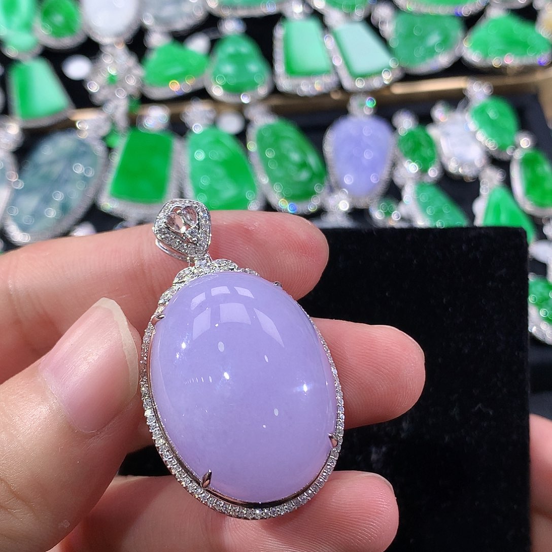 翡翠18K金镶嵌颈饰