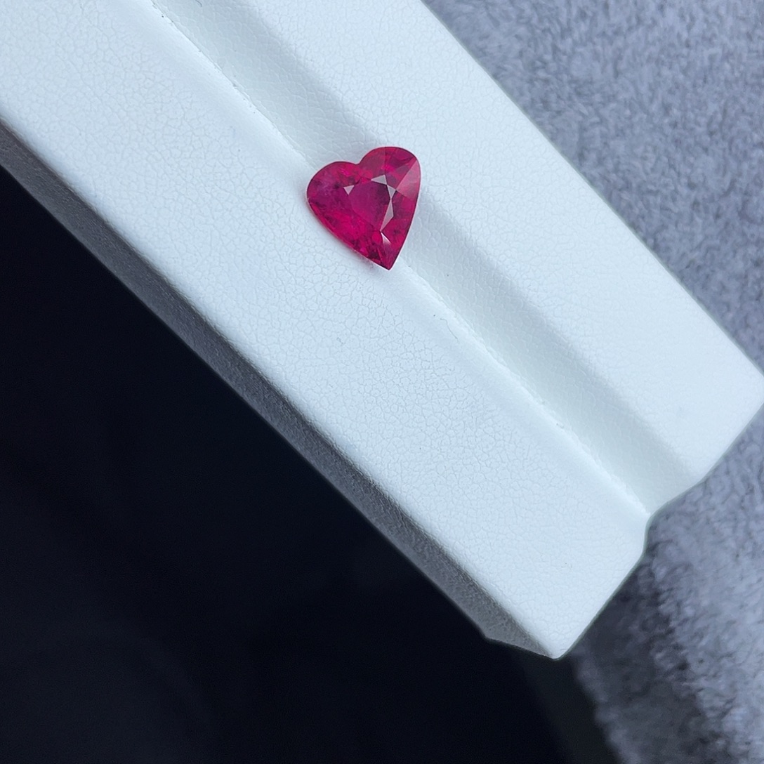 碧玺未镶嵌裸石2.88Ct
