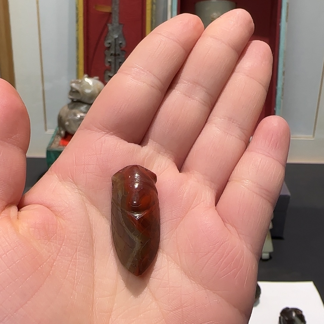 萨***泼和田玉未镶嵌挂件