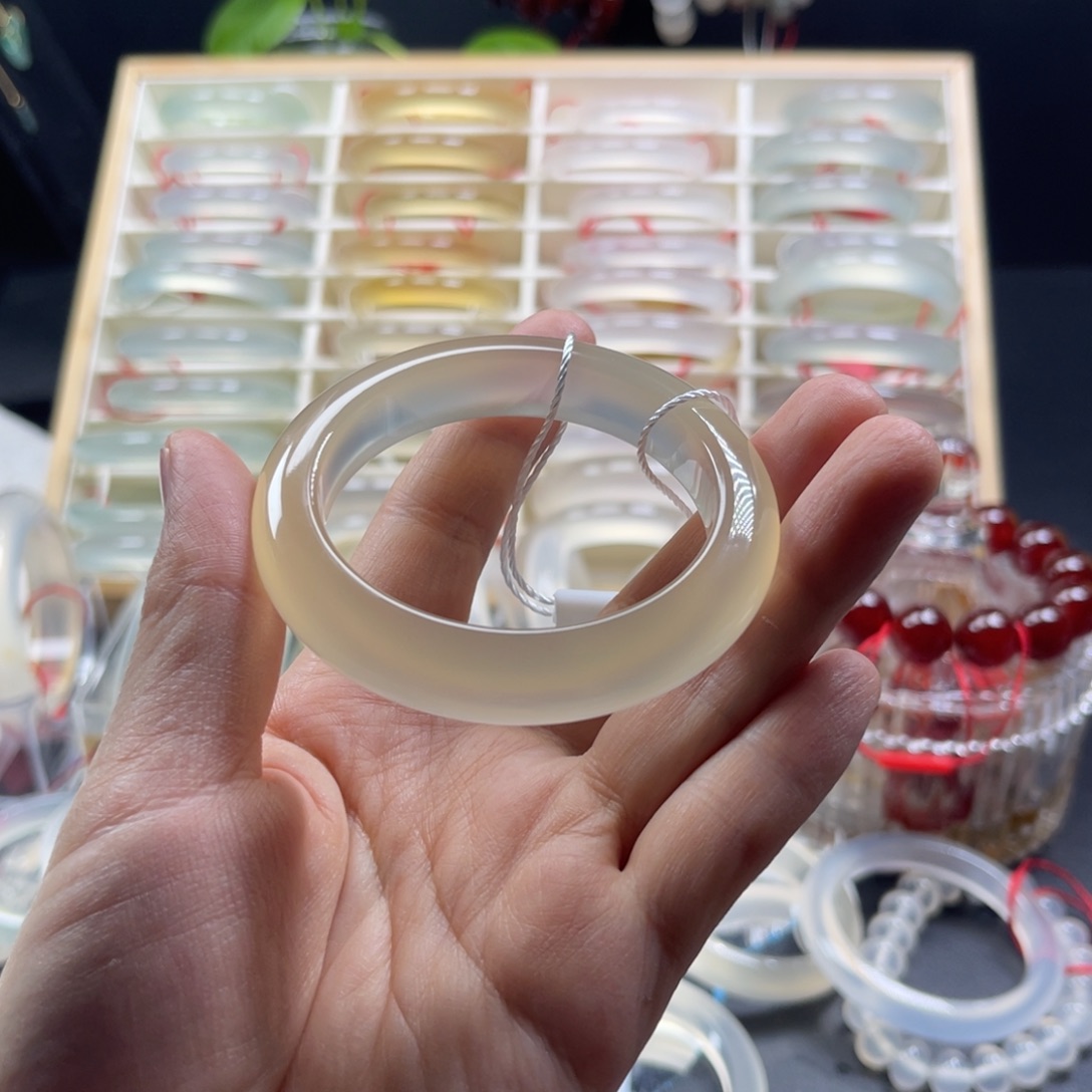 玛瑙/玉髓未镶嵌手镯