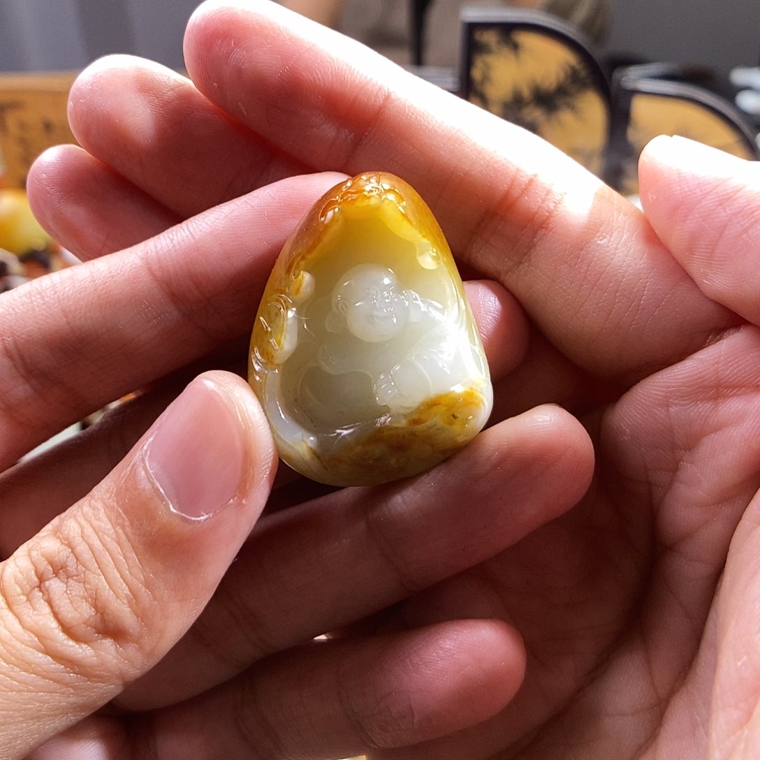 和田玉未镶嵌颈饰冰**恋