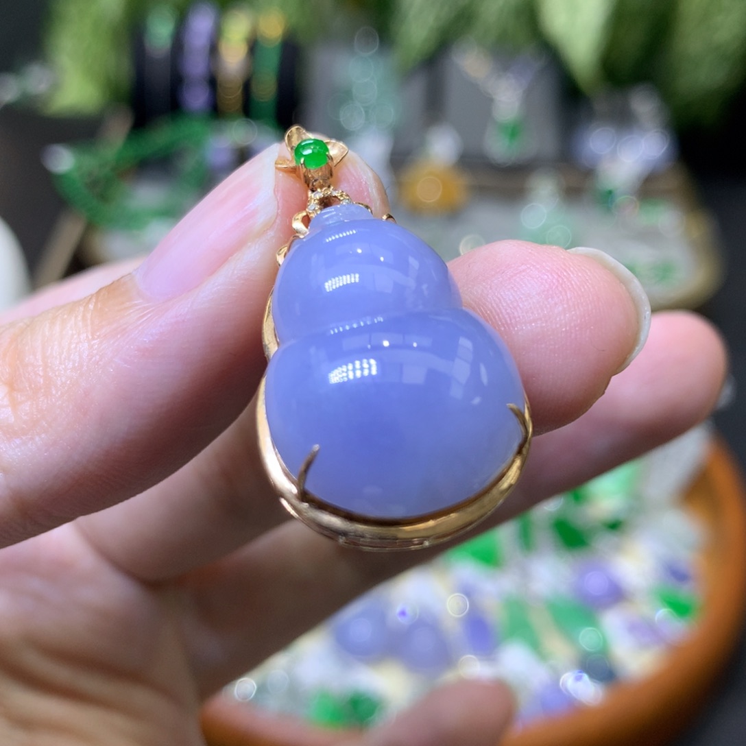 颈饰18K金镶嵌翡翠