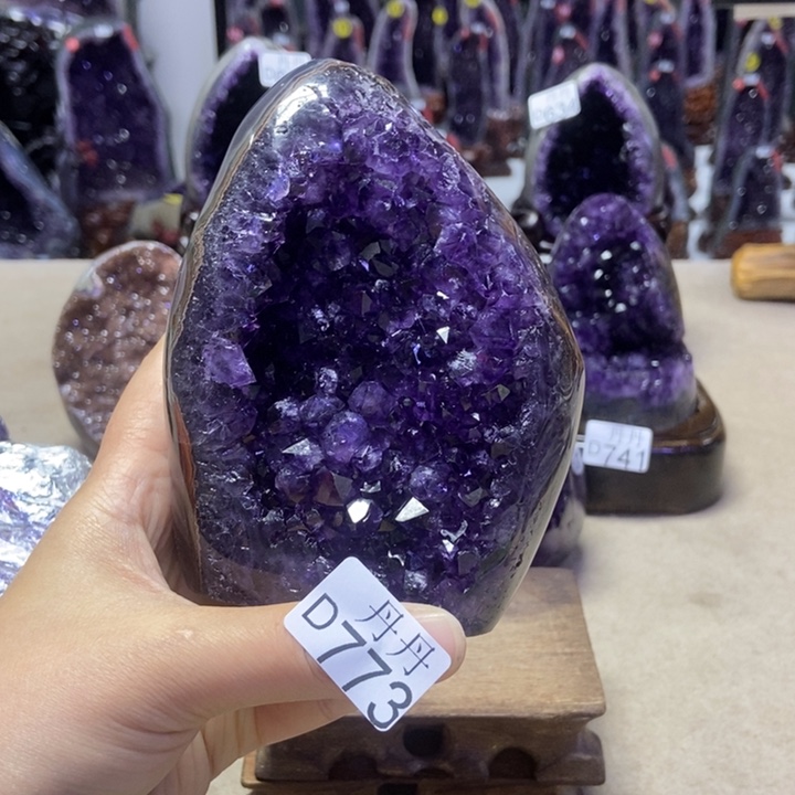 未镶嵌水晶大型摆件（非配饰）