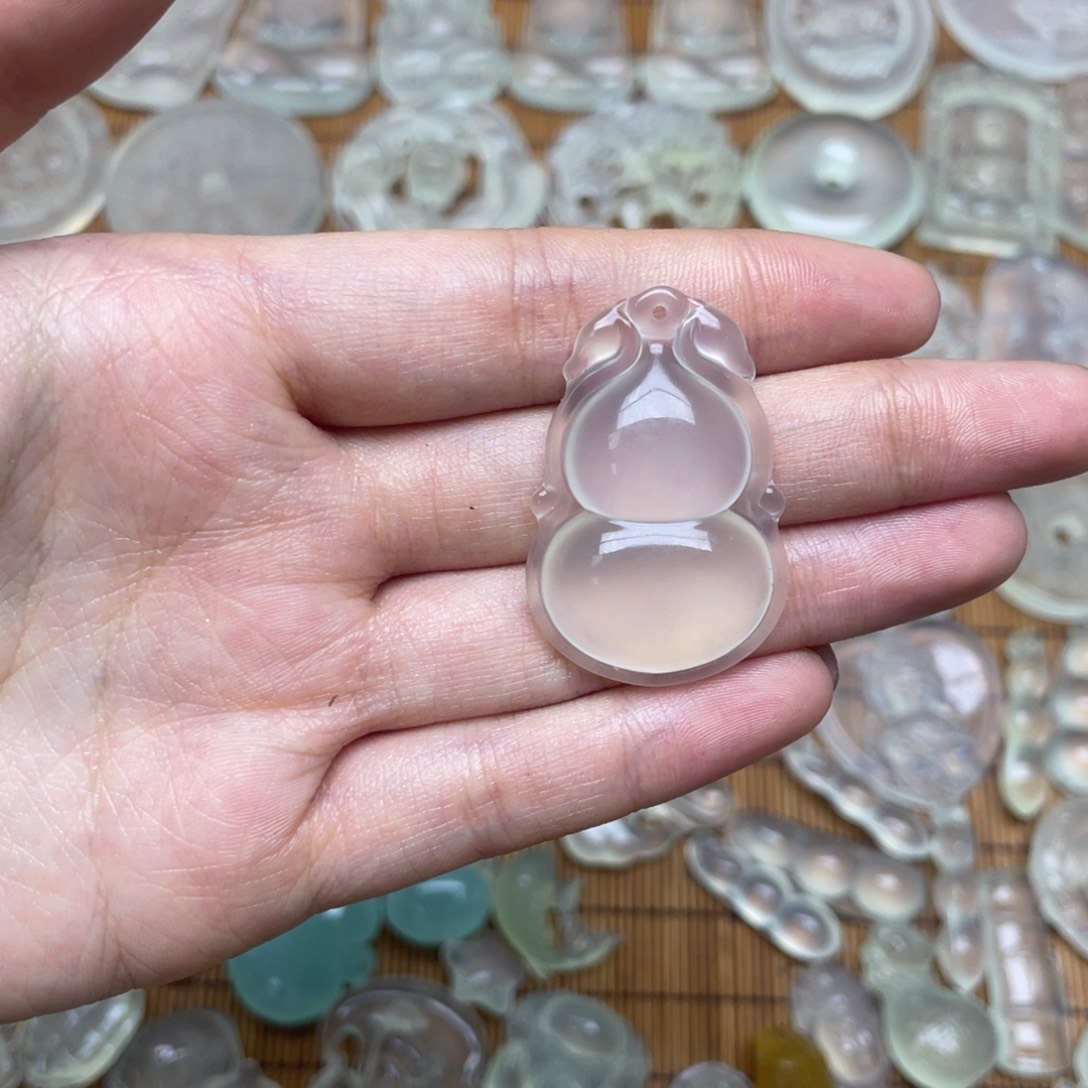 未镶嵌蛇纹石玉颈饰余***你