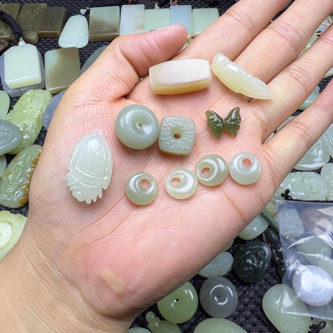 和田玉未镶嵌颈饰买断价，不退不换